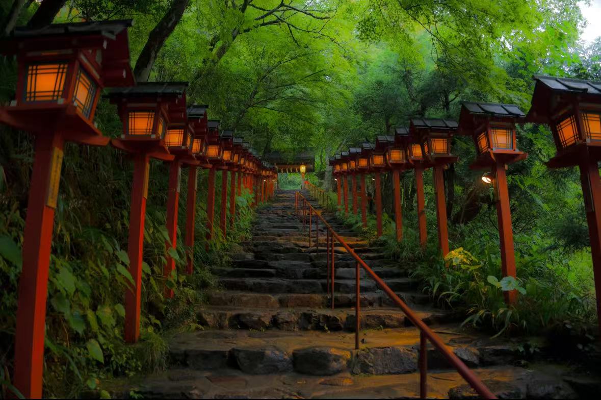 京都夏日风情：感受古都的绿意与禅意